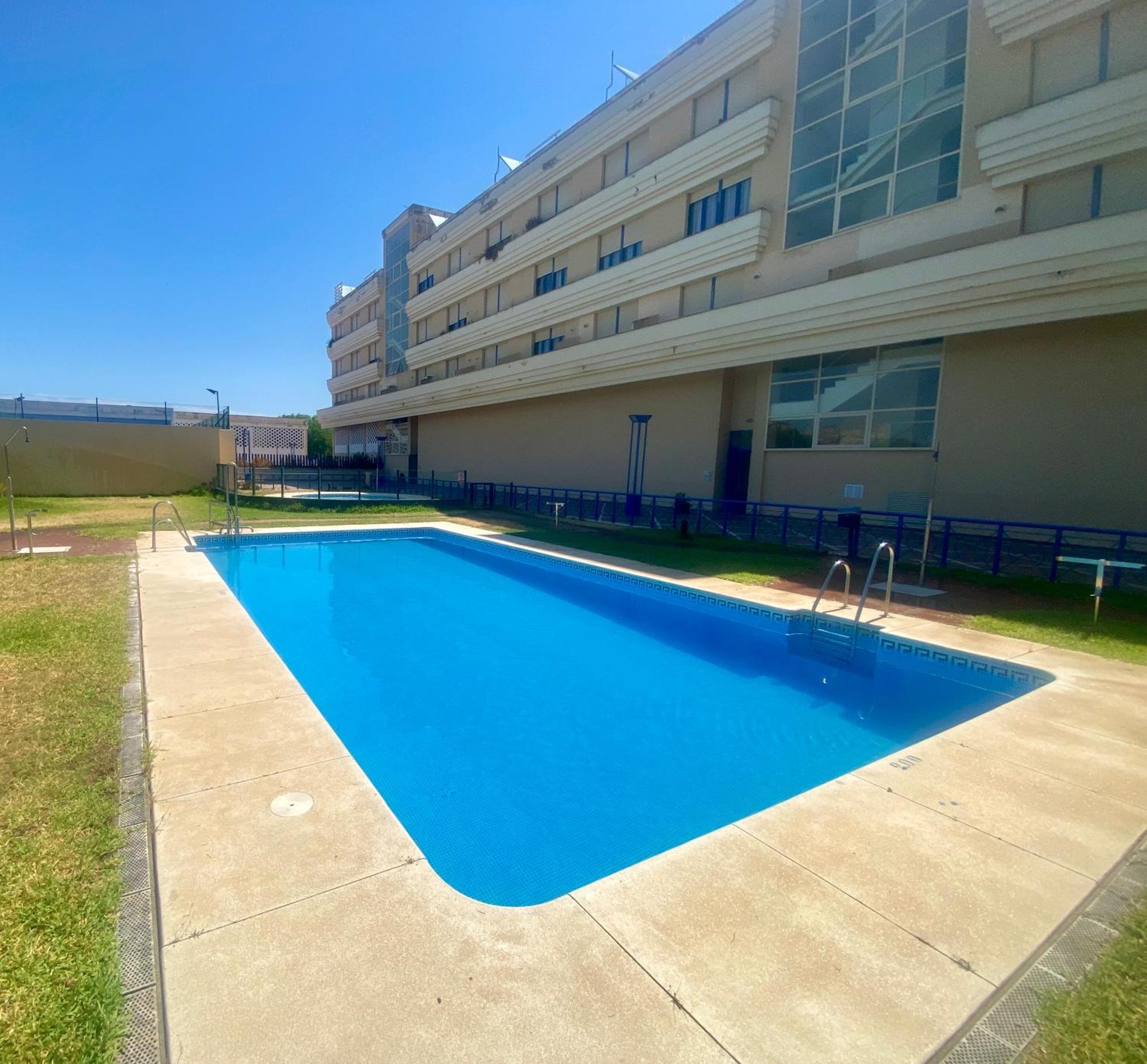 Fibes Con Piscina Y Parking Gratis Apartamento Sevilla Este Eksteriør billede