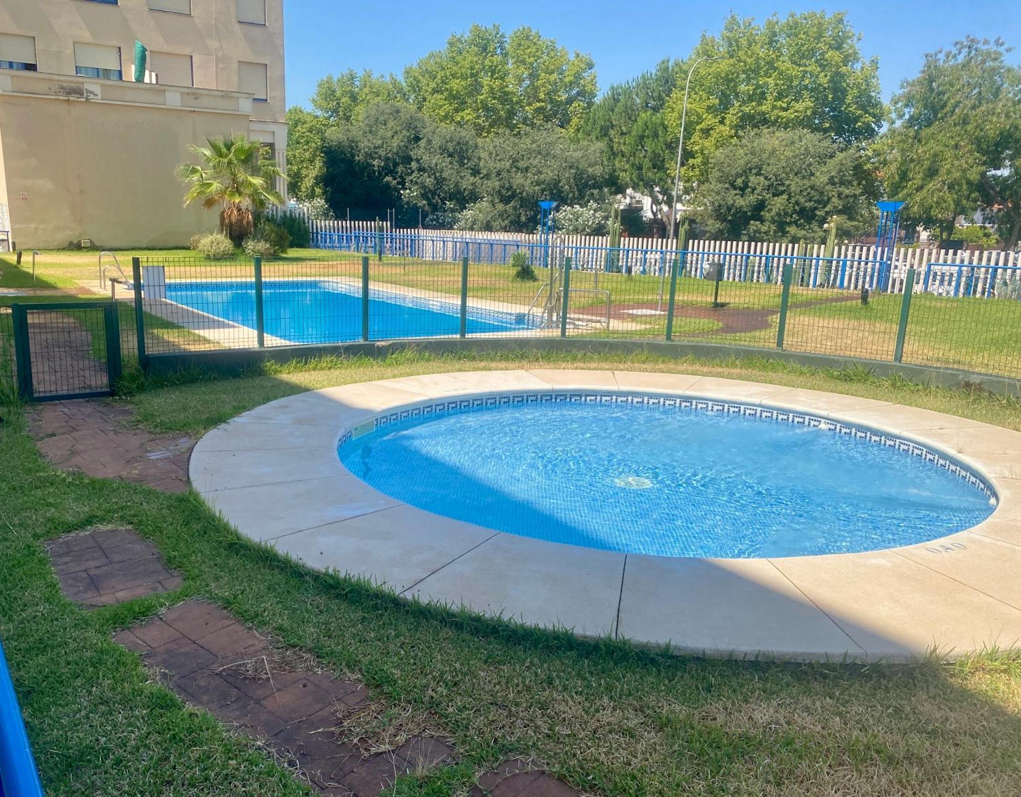 Fibes Con Piscina Y Parking Gratis Apartamento Sevilla Este Eksteriør billede